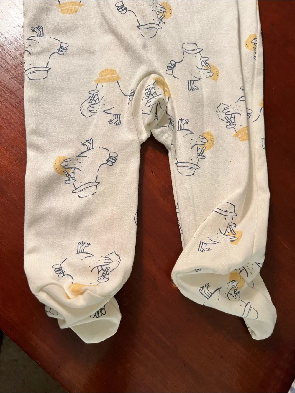 Carter’s Cream Cotton Pajamas with Yellow Duck Print size 6 months NWOT